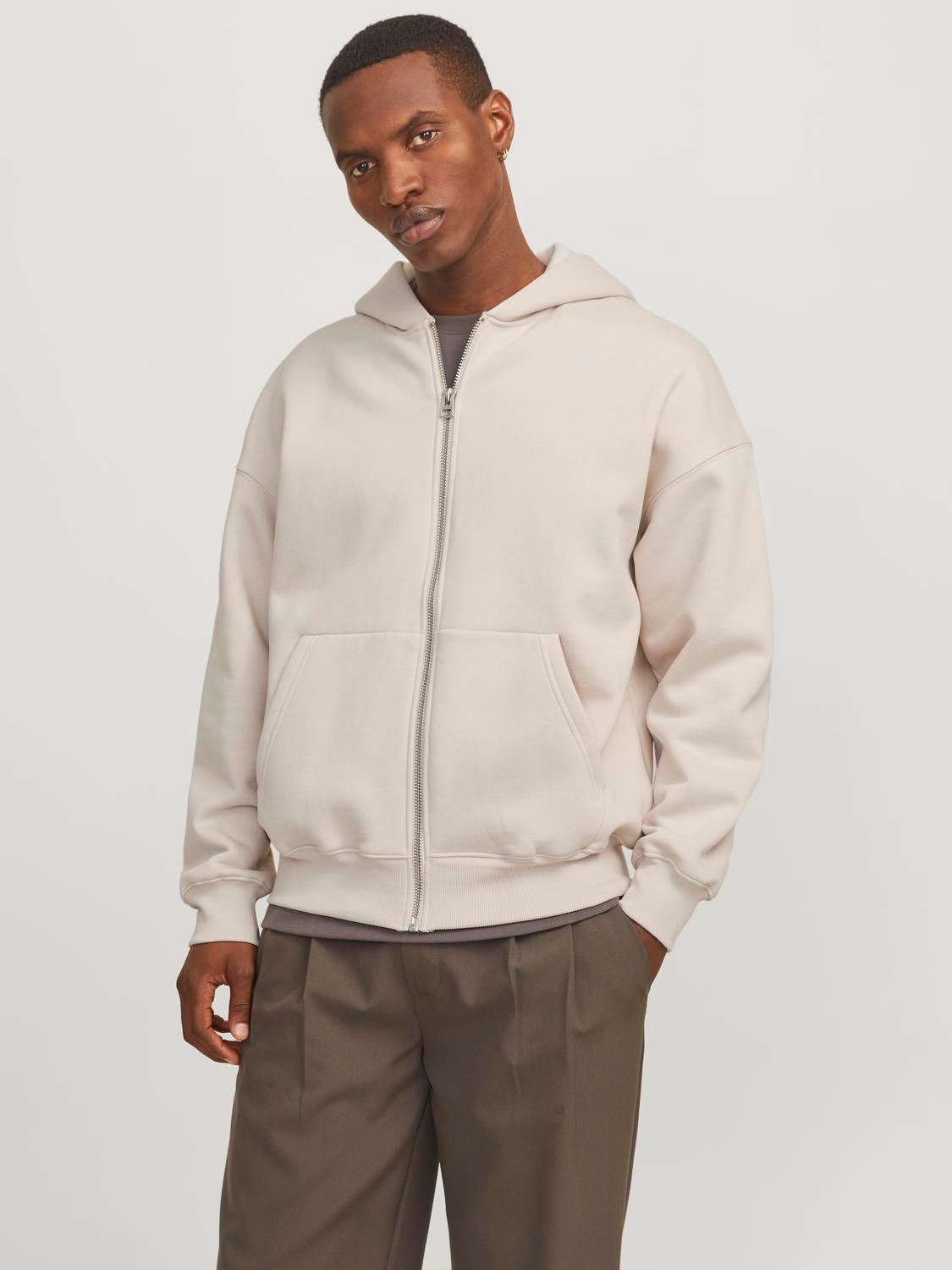 model_shot-front